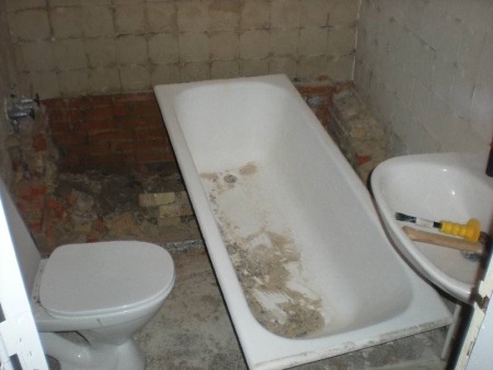 Ketaus vonia iš vieno gabalo