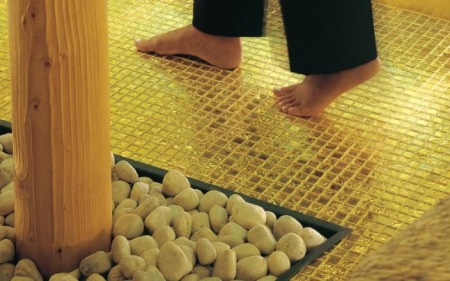 浴室床用ガラスモザイク