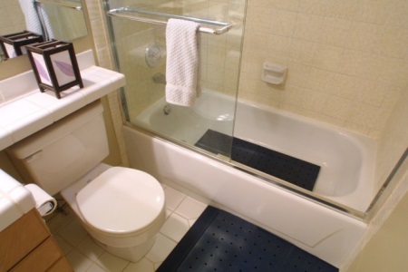 Гумени постелки за баня