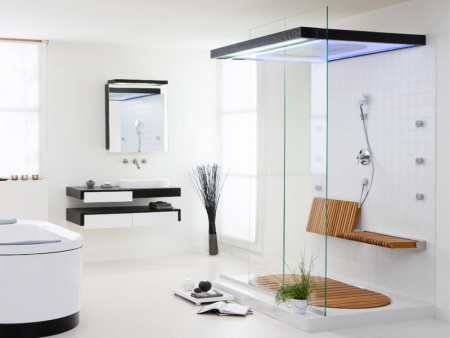 Example of a shower enclosure in a small room