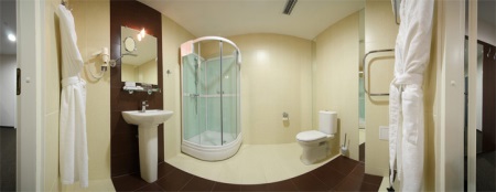 Dušikabiini uksed ja seinad.