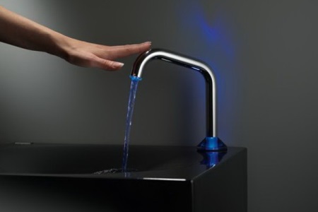 Сензорен смесител без докосване