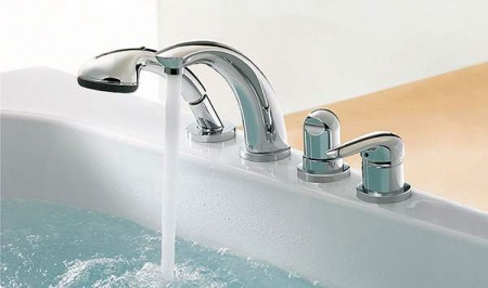 Монтаж на смесител на ръба на ваната