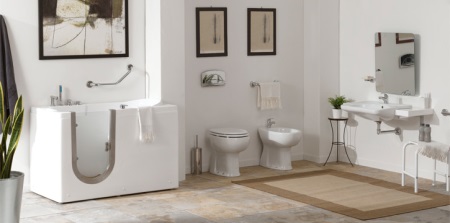 Cada de baie așezată în interior.