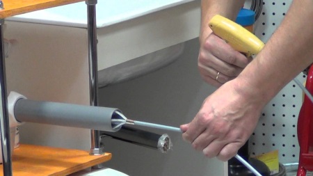 Почистване на сифона за миризми