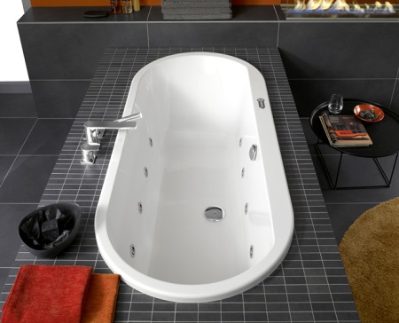 Badekar monteret på en piedestal