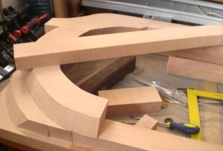 Cada de baie din lemn făcută manual