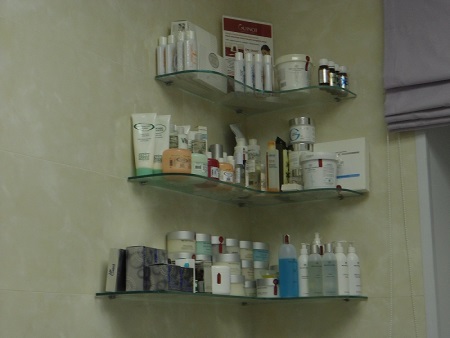 Ъглов стъклен рафт