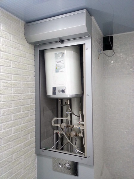 Kattila rullaverhojen takana