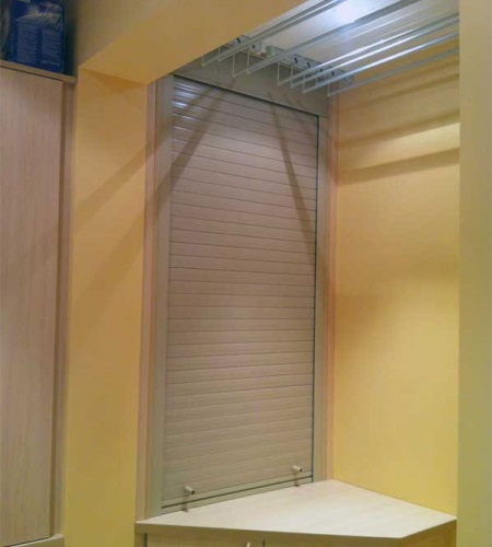 Mekaaniset rullaluukut kylpyhuoneessa