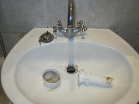 Fjernelse af den gamle lugtfang