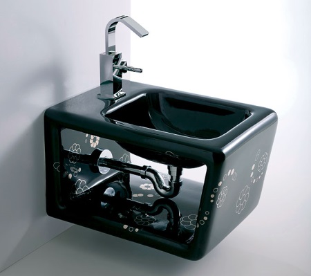 Bidet med krom afløbsbatteri og afløb