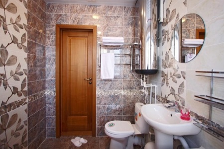 Flush badeværelse dør