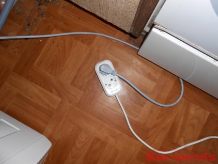 Připojení k injektoru přes napájecí lištu