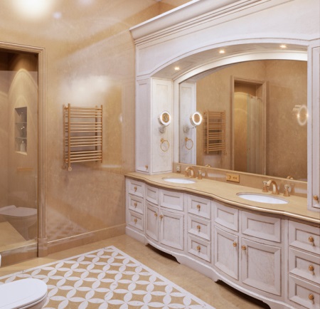 Svetlá kúpeľňa v klasickom štýle v drevenom dome