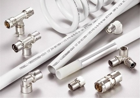 Rör av metall och plast