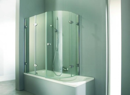 Sprchový kout ve vaně