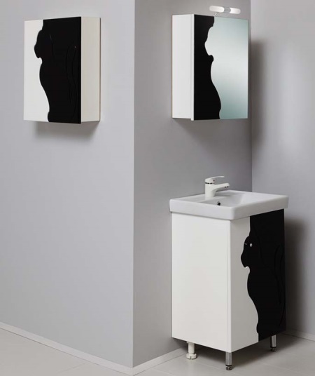 Черни мебели с бял модел за баня