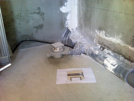 Installazione di tubi e scarichi