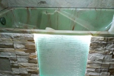 A fürdőkád képernyőjének eredeti kialakítása