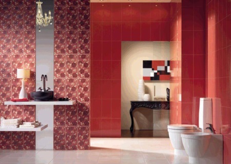 赤と白のバスルームタイル