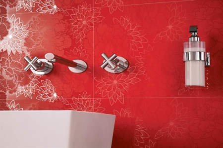 赤い模様のタイル