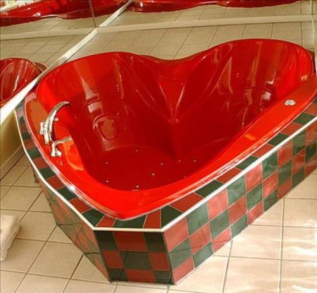 Bain en forme de cœur rouge