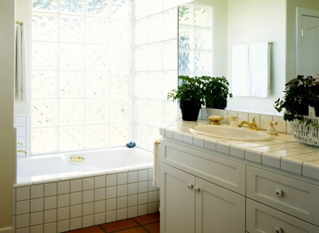 Klasiskās vannas istabas mēbeles