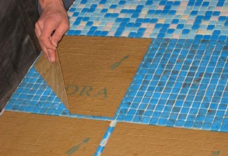 Suojapinnoitteen poistaminen