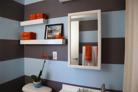 Pobarvane stene kopalnice