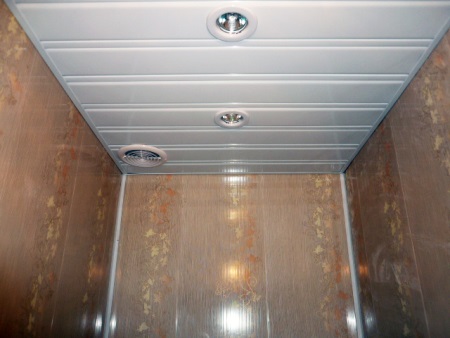 Stenske plošče v kopalnici