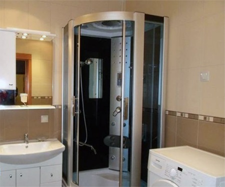 Kopalnica s tuš kabino