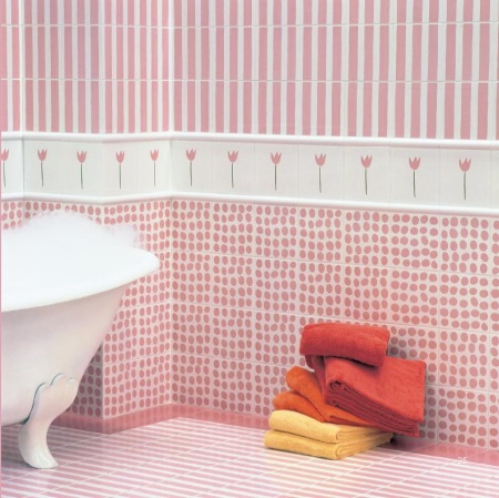 Nežno roza kopalnica