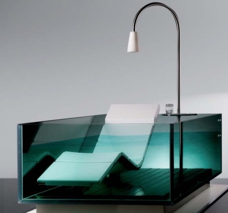 Bañera de cristal con tumbona
