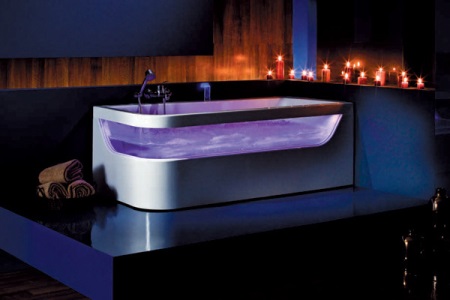 Un baño de cristal en su interior