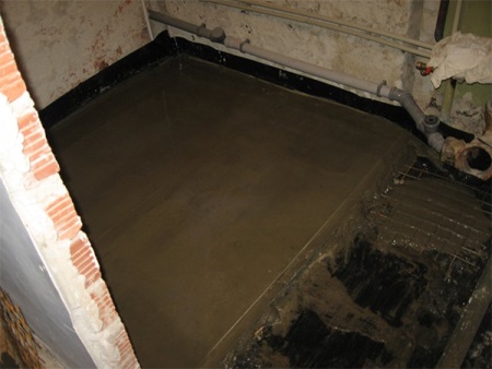 Polaganje estriha v kopalnici