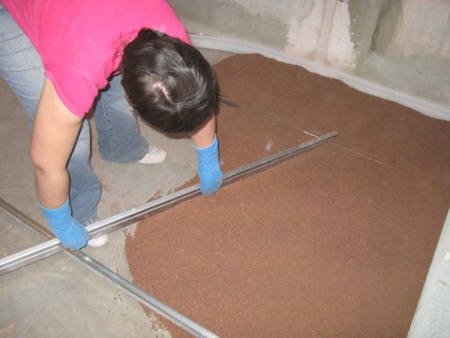 Suhi estrih v kopalnici