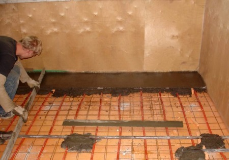 Замазка на пода в банята