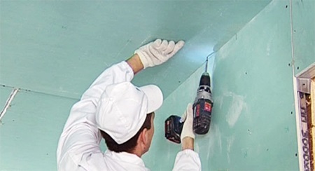 Kipsilevykatto kylpyhuoneessa