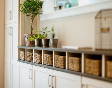 Pohištvo iz ratana v leseni kopalnici