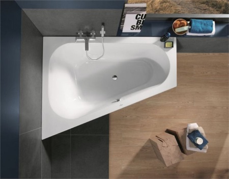 Vasca da bagno angolare in ghisa