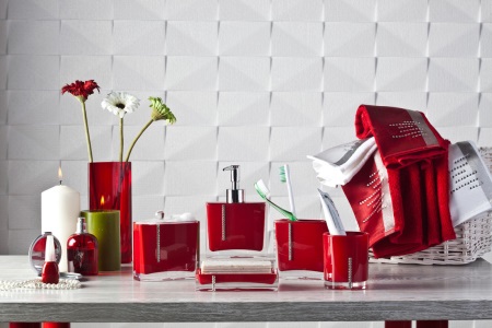 Brillantes accesorios de baño.