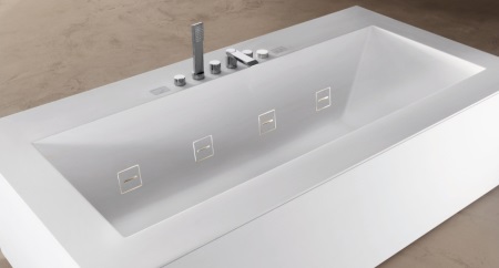 Невидими дюзи за вана Teuco Guzzini