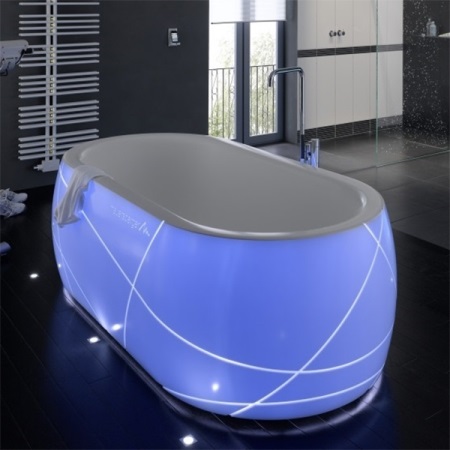 Belyst badkar med konstgjord sten