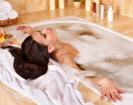 Teljes kikapcsolódás a fürdőkádban