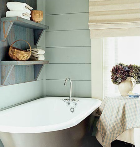 Rafturi gri pentru baie gri