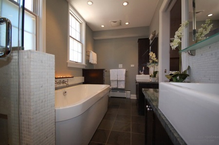 Iluminarea unei băi gri