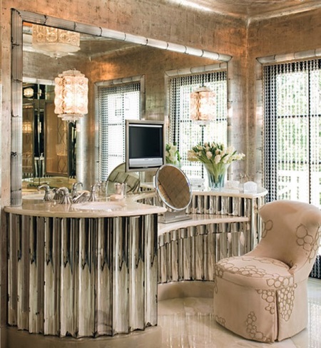 Μπάνιο με τραπέζι ματαιοδοξίας με καθρέφτη