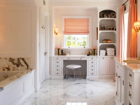 Κομψό τραπέζι μπάνιου