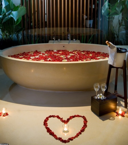 Beautiful Rose Bath